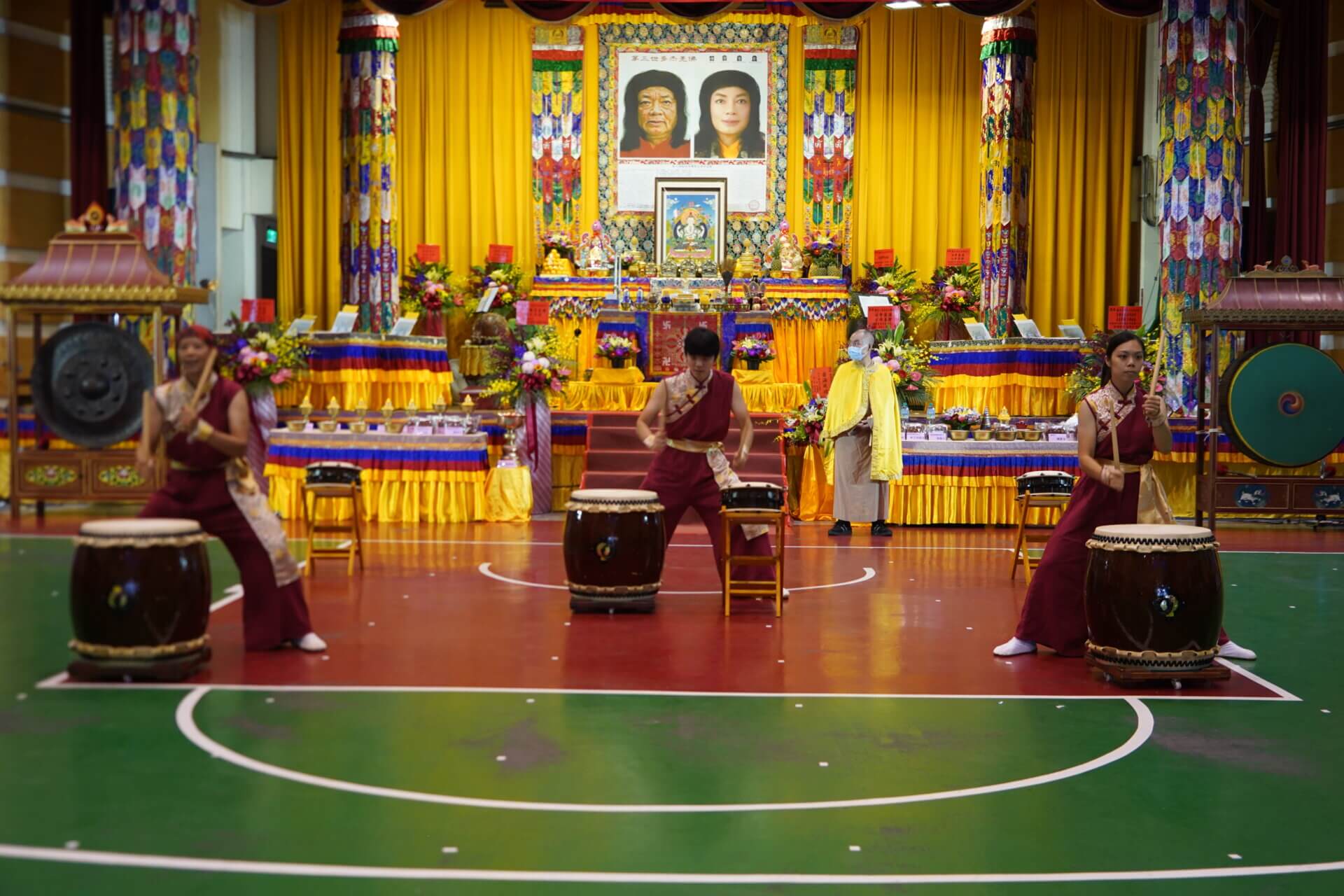 世界佛教正心會於田中龍江館舉辦法會 ，來自新竹的JF太鼓團樂藝供佛
