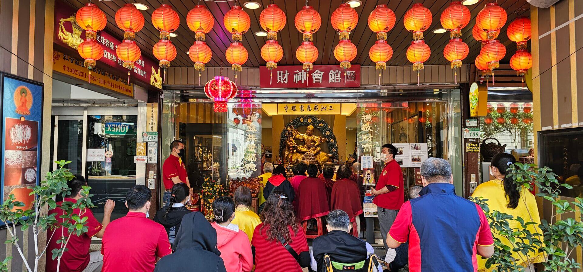 世界佛教正心會大年初五在台北財神會館及文殊院舉辦殊勝法會，各地信眾祈求財富財神護佑加持新的一年財運亨通