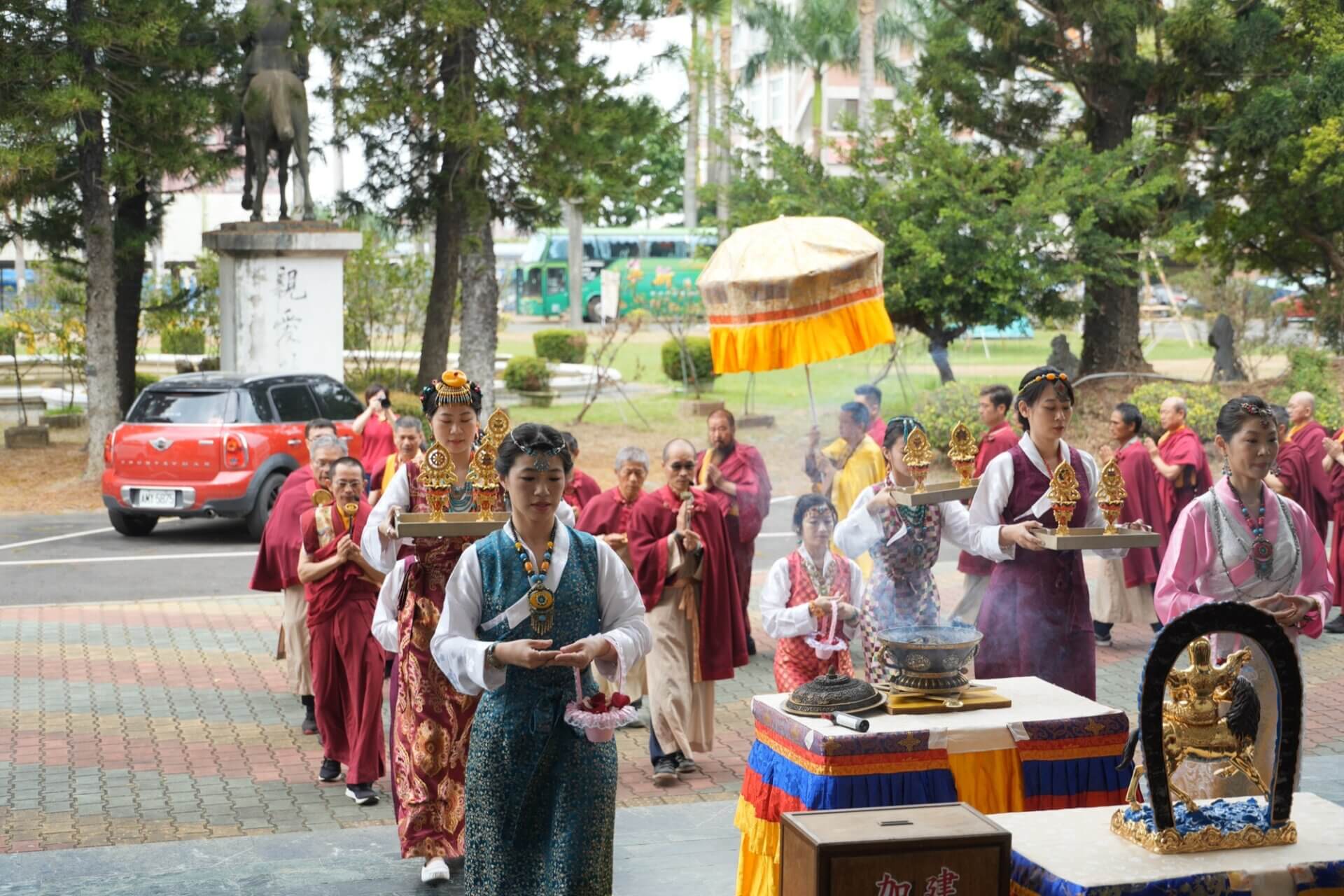 世界佛教正心會於3月31日假嘉義高中舉辦啟建恭祝觀世音菩薩聖誕暨財富財神加持法會，恭迎主法上師