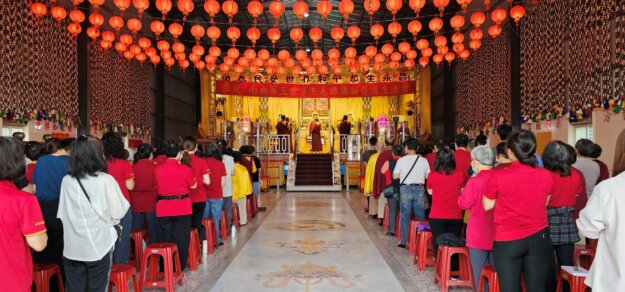 世界佛教正心會舉辦恭祝南無第三世多杰羌佛佛誕日法會,信眾虔誠誦經 世界佛教正心會舉辦恭祝南無第三世多杰羌佛佛誕日法會,信眾虔誠誦經