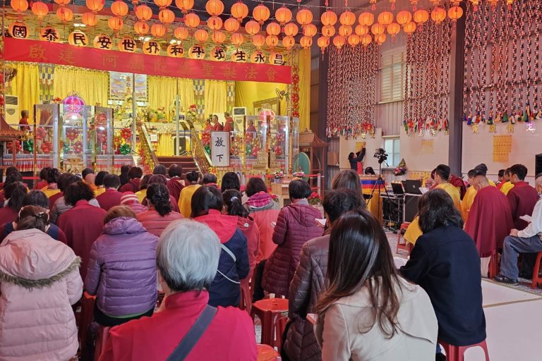 世界佛教正心會啟建恭祝阿彌陀佛佛誕法會，大眾虔誠誦經