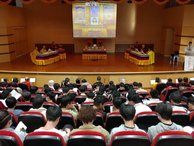 世界佛教正心會於嘉義高中舉辦學生祈福法會，預祝高三學生學測成功金榜題名