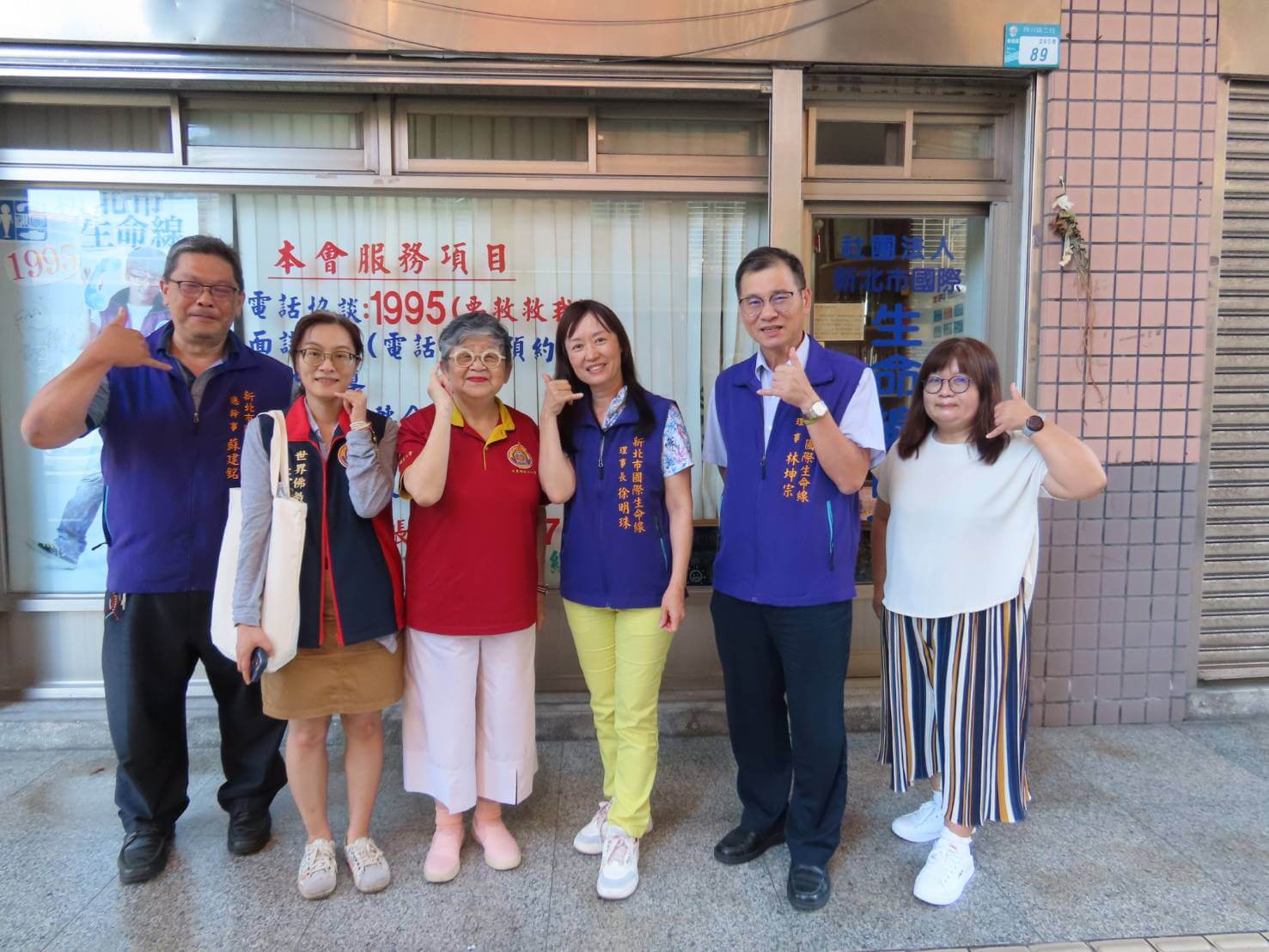 世界佛教正心會挹注愛心 捐款新北市國際生命線協會,該會理事長、林理事、蘇總幹事及社工督導一起合影
