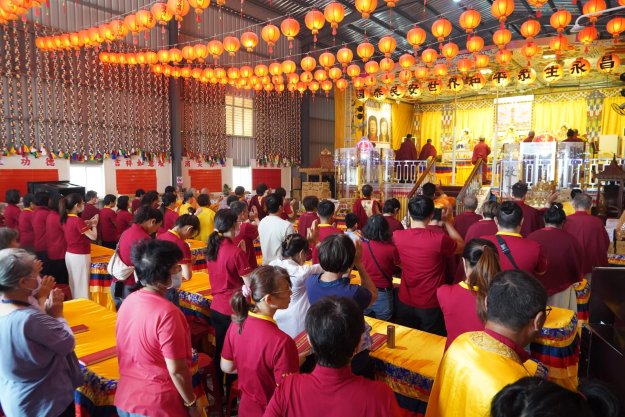 世界佛教正心會於教孝月啟建地藏法會，來自各地信眾虔誠恭誦地藏經，法會殊勝圓滿