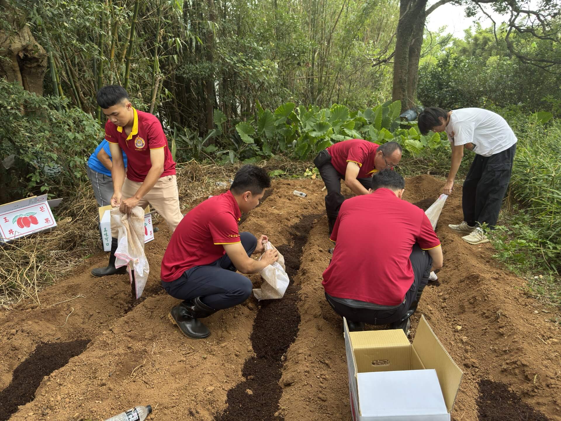 世界佛教正心會於教孝月啟建地藏法會，法會圓滿後放生地龍數十萬尾