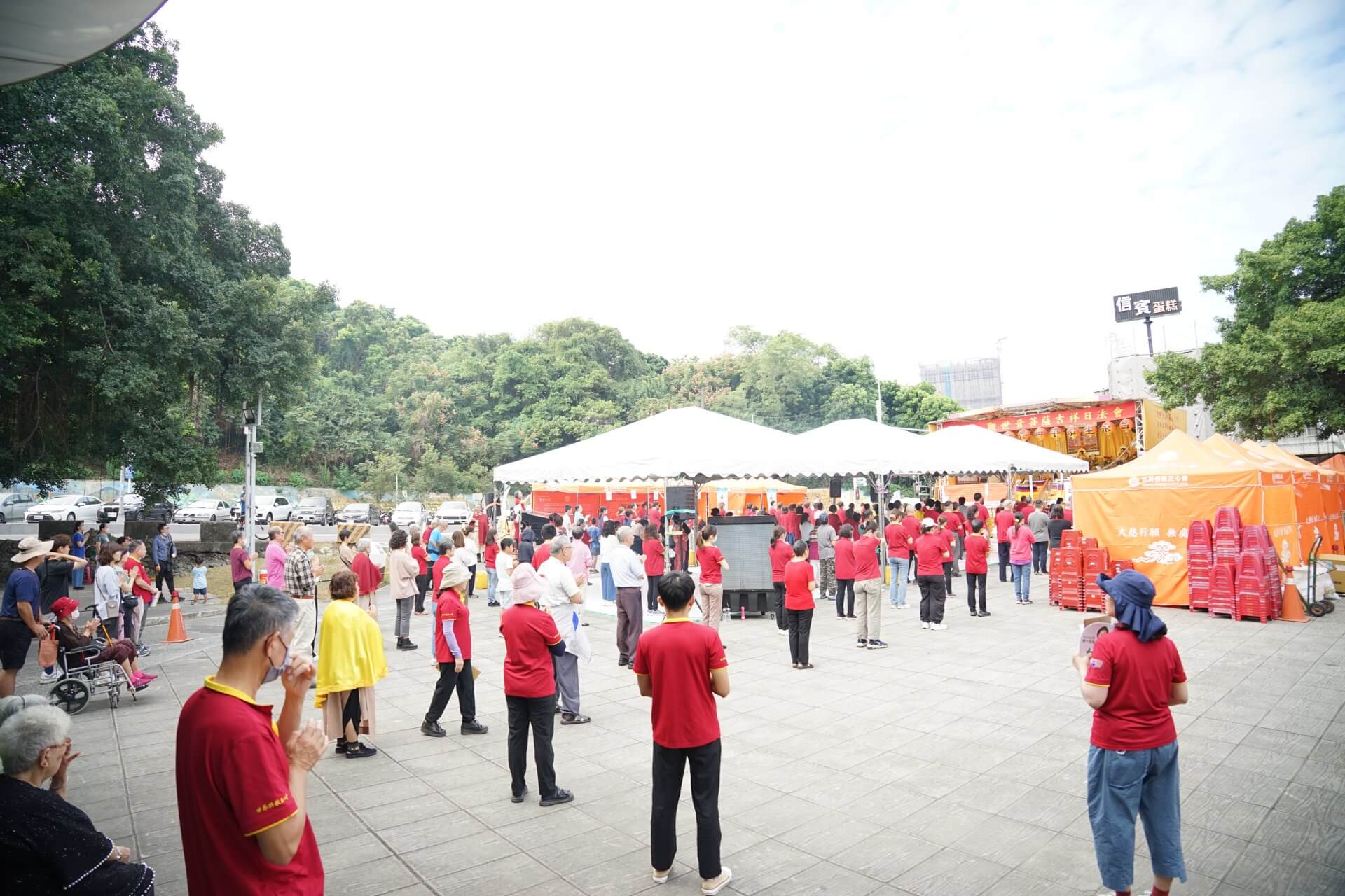 世界佛教正心會於高雄舉辦觀音法會，於戶外舉行觀音大悲感召加持法會