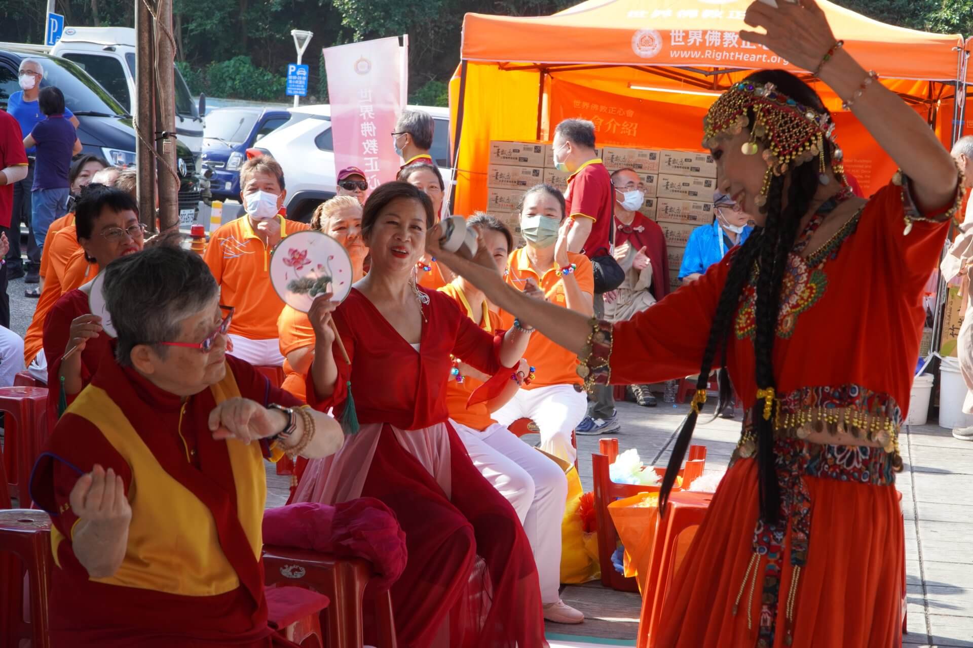 世界佛教正心會於高雄舉辦觀音法會，舞者羅瓊真老師樂藝供佛