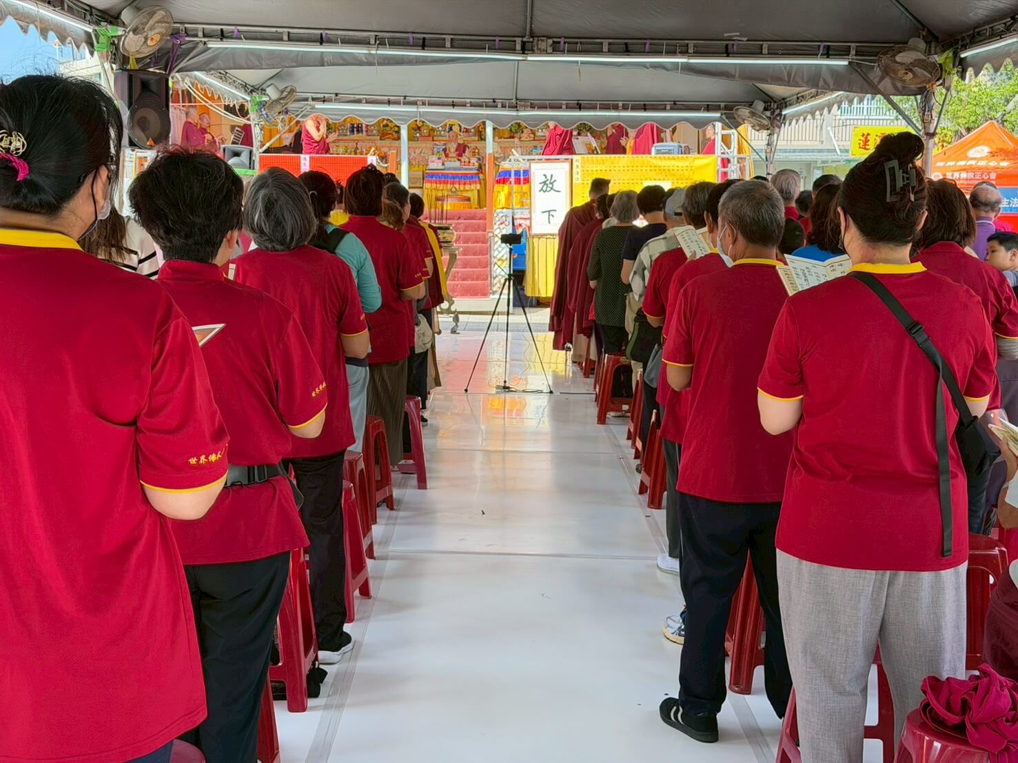 世界佛教正心會於高雄舉辦觀音法會，來自各地信眾虔誠誦經祈福