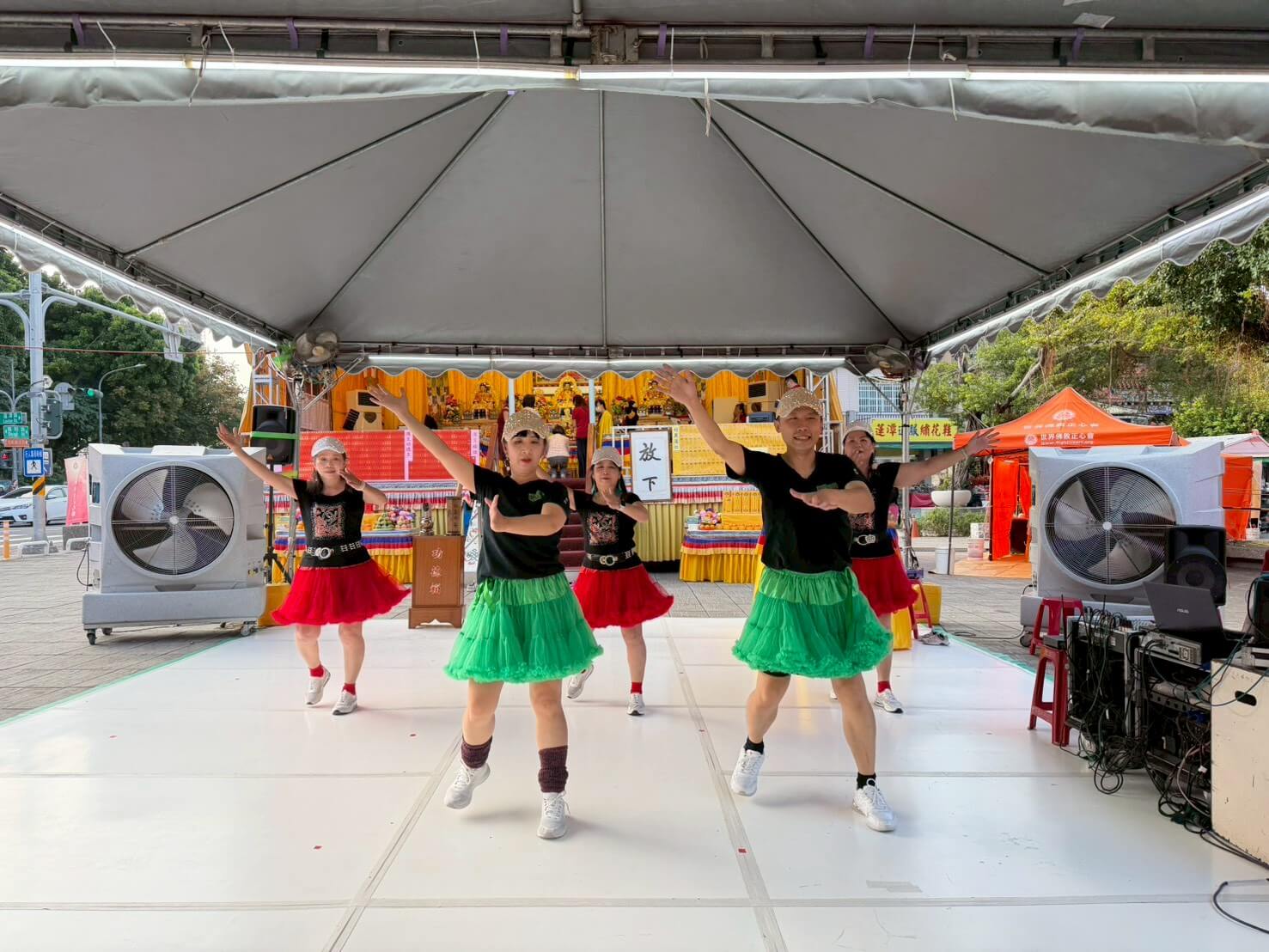 世界佛教正心會於高雄舉辦觀音法會，舞力舞蹈社樂藝供佛