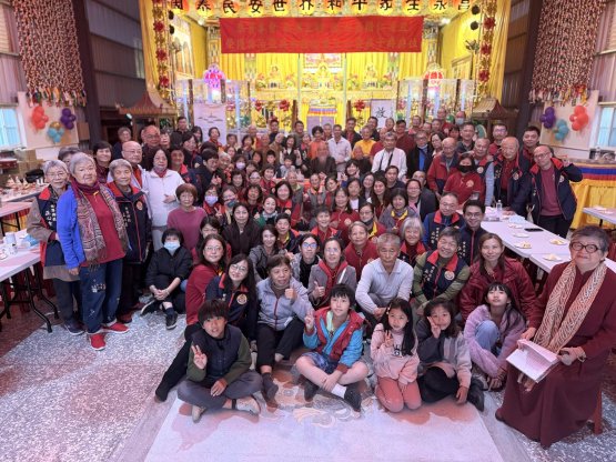 世界佛教正心會12月13日舉辦慶祝活動,下午的慶祝活動上師及弟子們同歡樂 世界佛教正心會12月13日舉辦慶祝活動,下午的慶祝活動上師及弟子們同歡樂