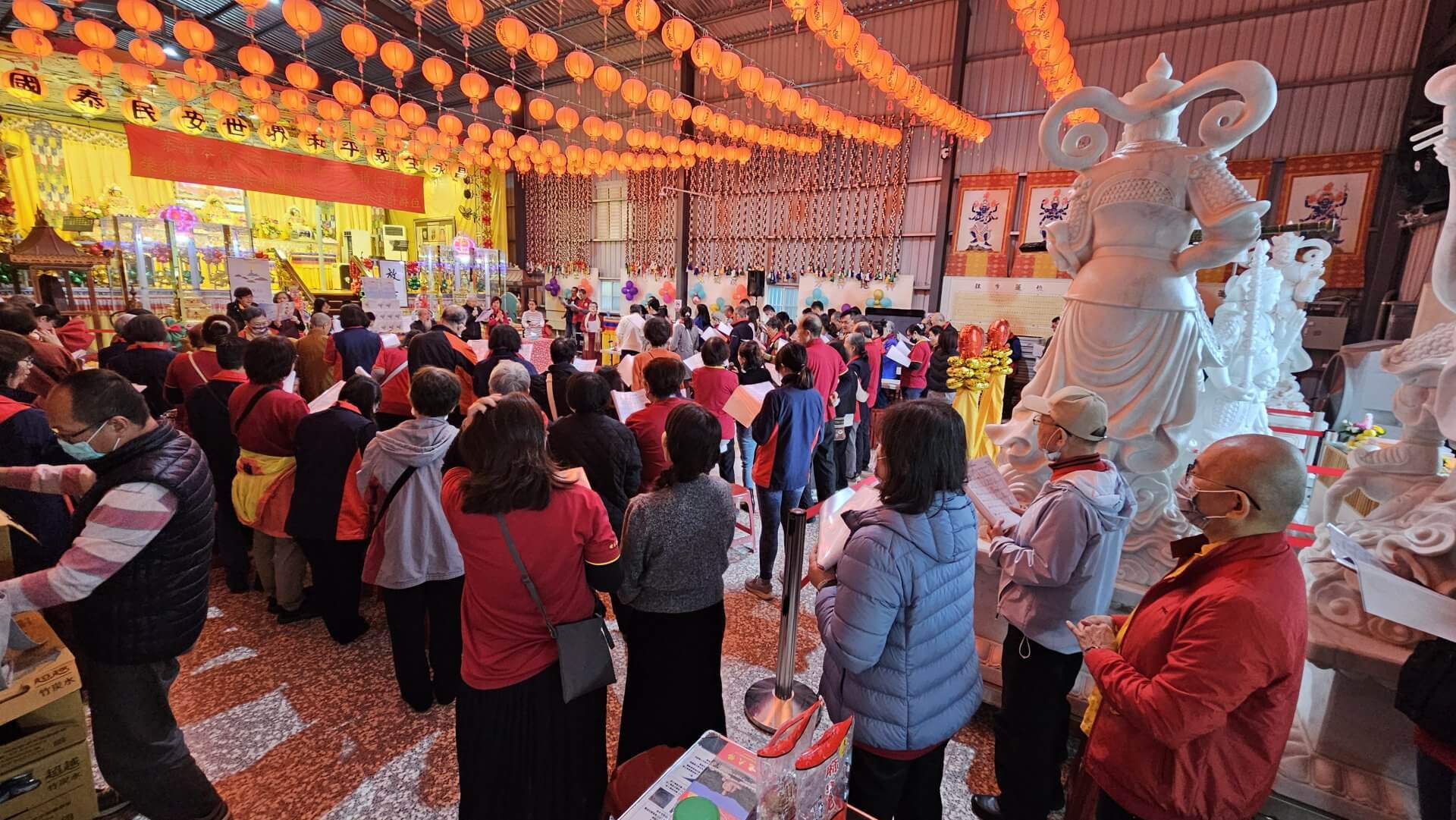 世界佛教正心會12月13日舉辦慶祝活動，下午的慶祝活動上師及弟子們同歡樂