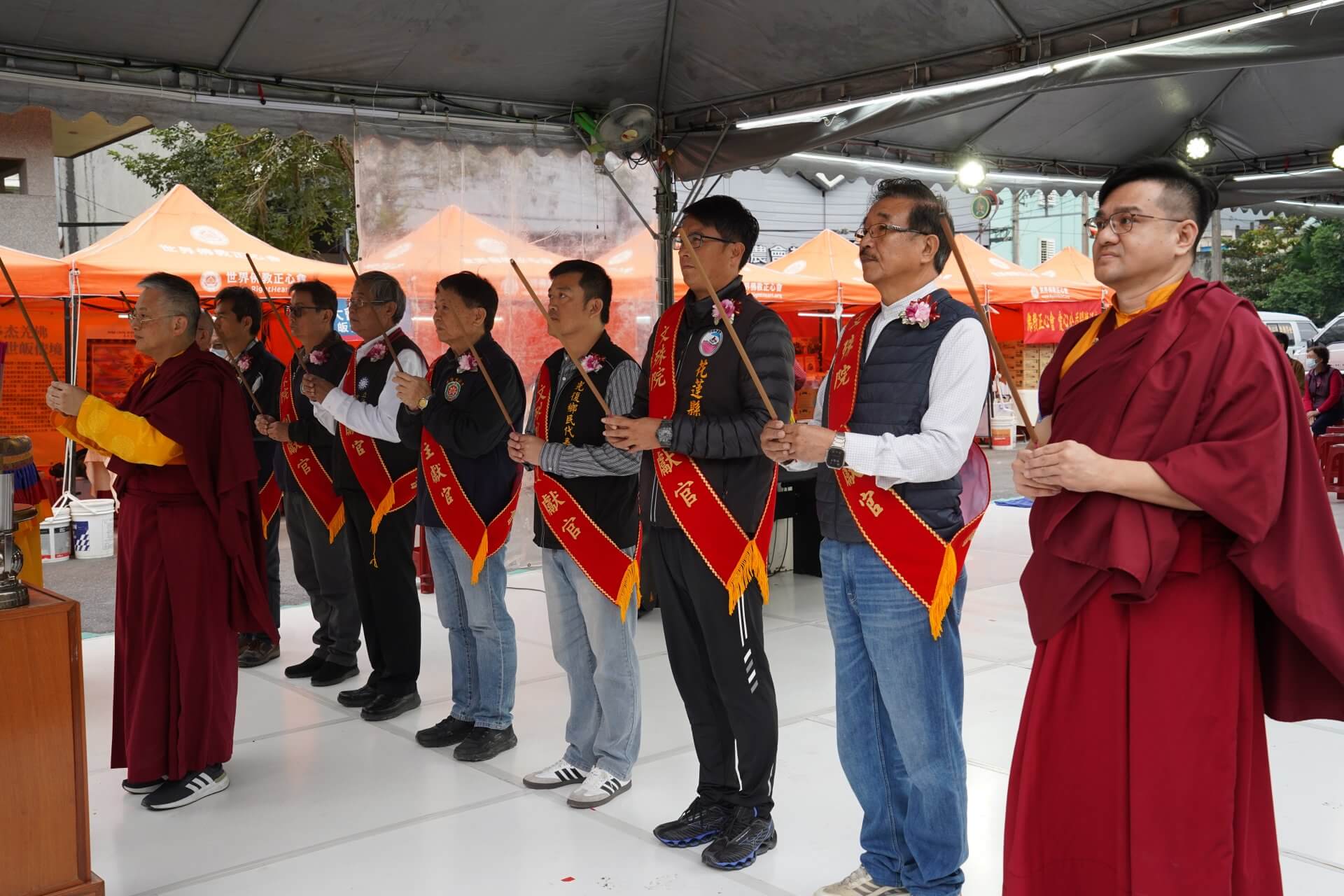 世界佛教正心會於元旦到花蓮光復舉辦百日超薦法會，本會會長帶領所有貴賓上香祝禱國泰民安