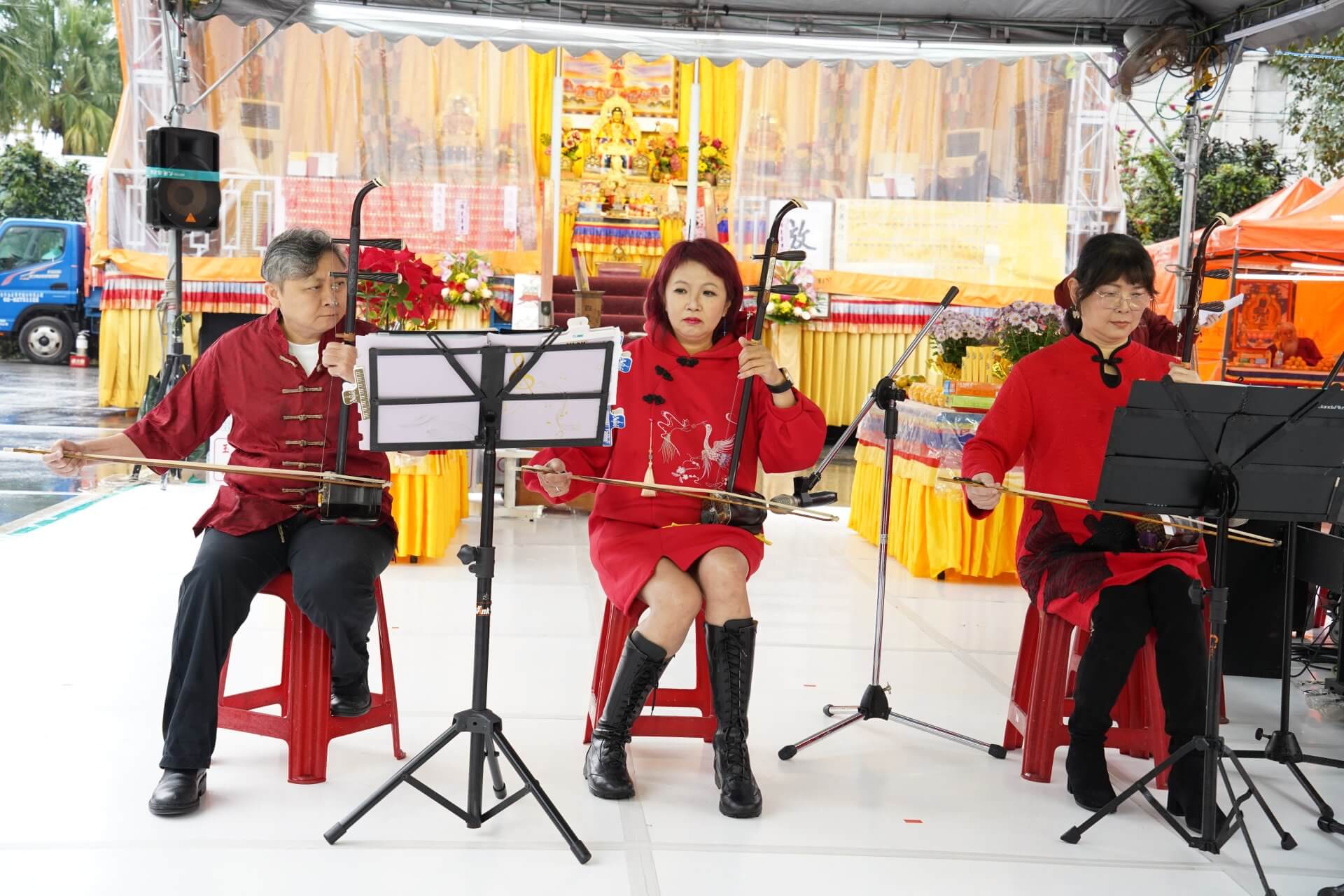 世界佛教正心會於元旦到花蓮光復舉辦百日超薦法會，芊音弦樂團樂藝供佛