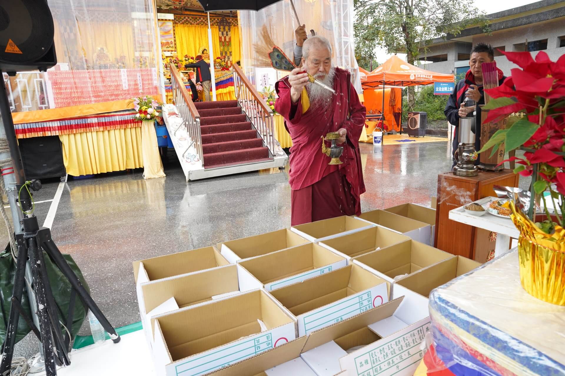 世界佛教正心會於元旦到花蓮光復舉辦百日超薦法會，本會指導金剛上師恆性嘉措仁波且法水加持放生地龍