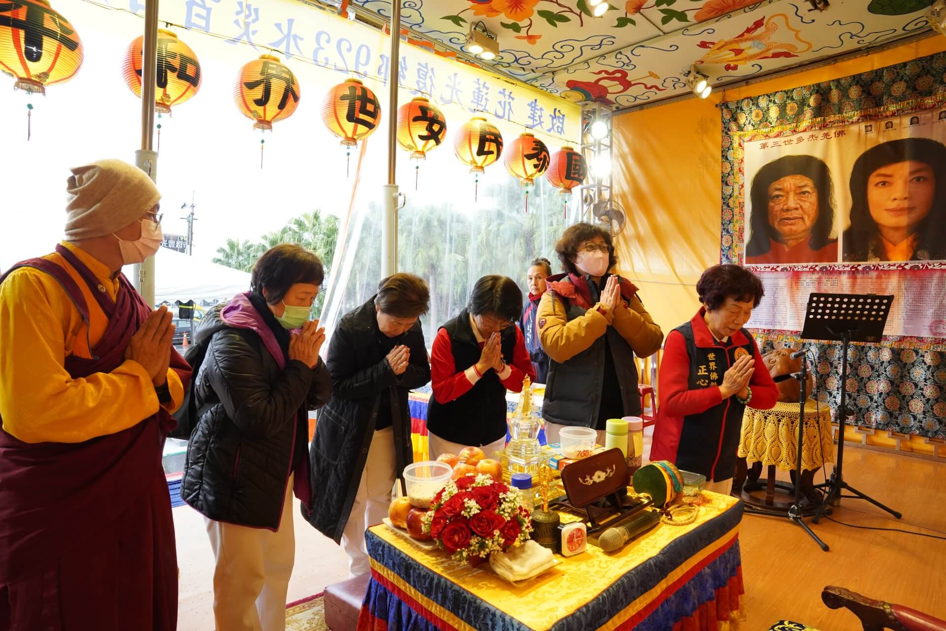 世界佛教正心會於元旦到花蓮光復舉辦百日超薦法會，信眾虔誠禮佛