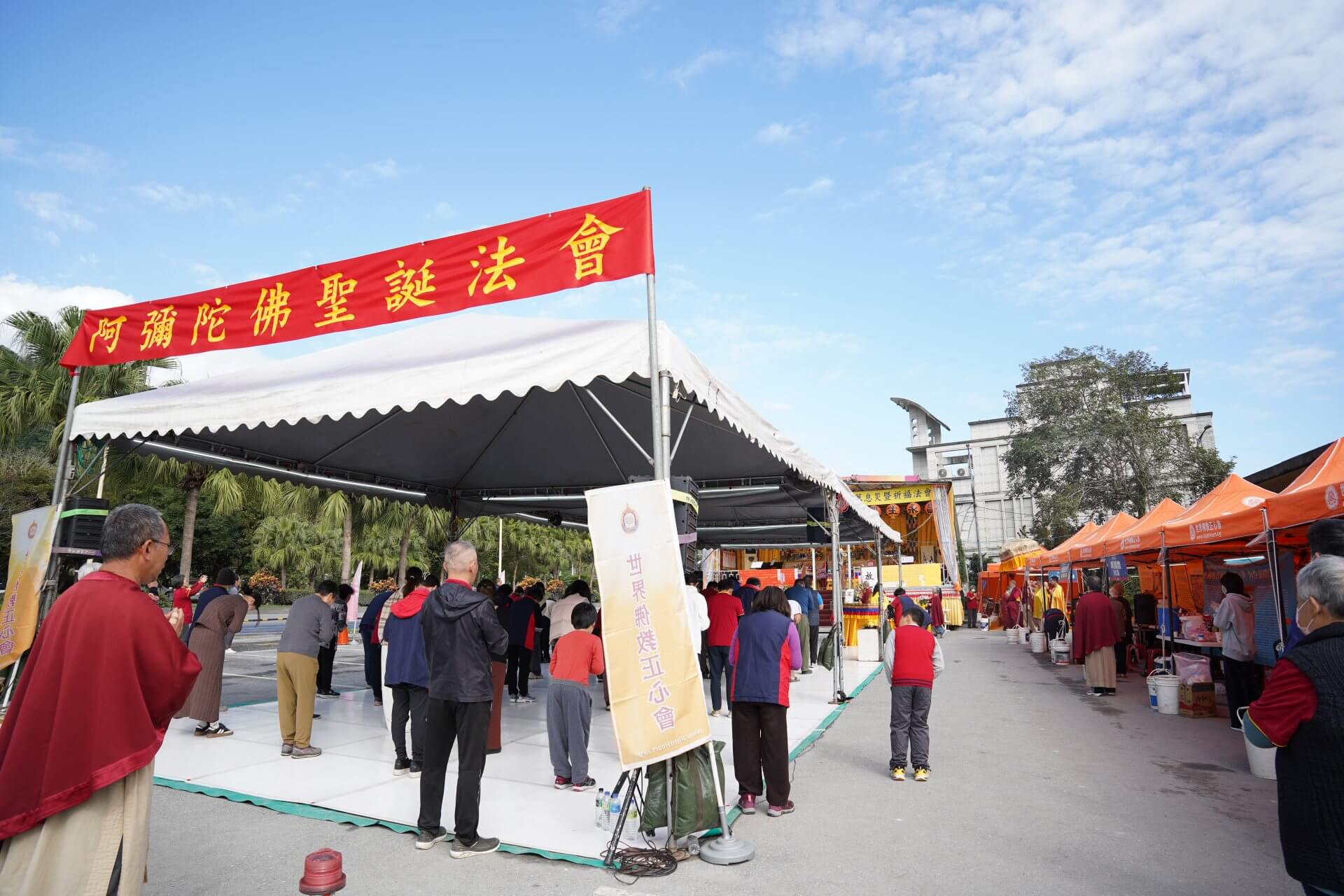 世界佛教正心會於元旦到花蓮光復舉辦百日超薦法會，第三天舉辦戶外觀音大悲感召加持法會