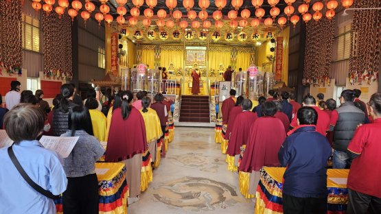 世界佛教正心會2026年新春祈福法會，信眾誠心誦經祈福