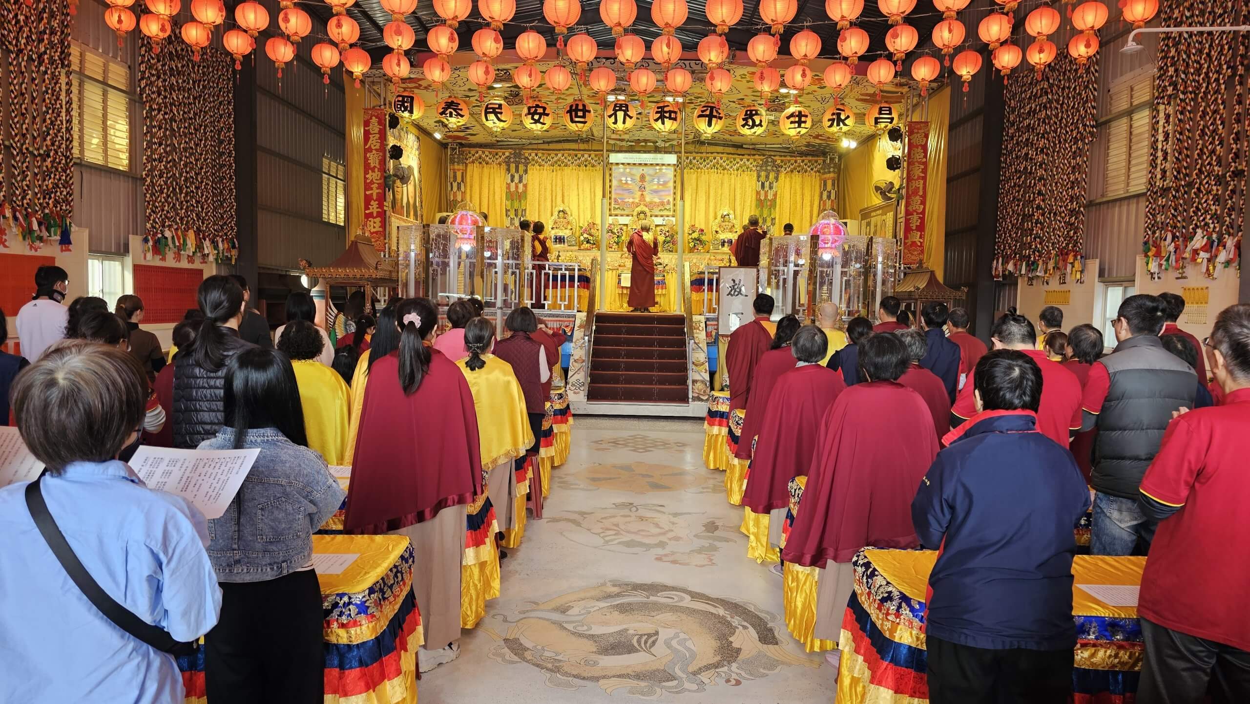 世界佛教正心會2026年新春祈福法會，信眾誠心誦經祈福