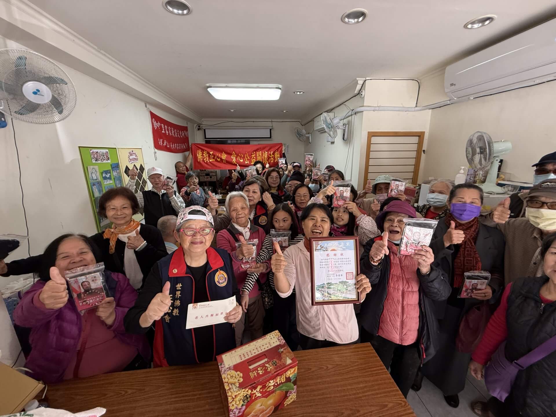 立春送暖佛教正心會公益關懷萬華區騰雲里老人致贈加菜金及物資