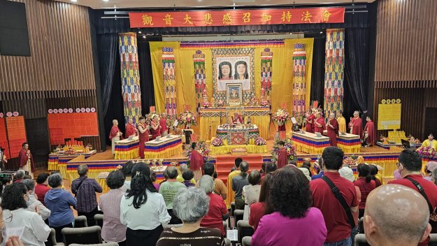 世界佛教正心會於嘉義大學舉辦法會，來自各地信眾虔誠誦經祈福