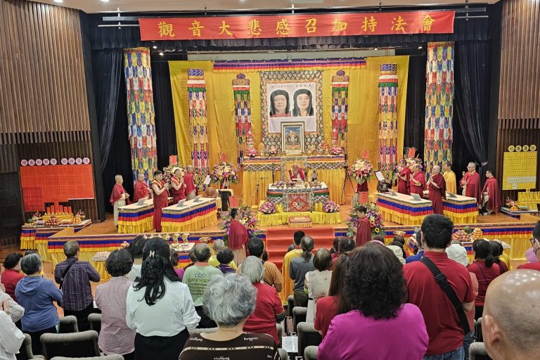 世界佛教正心會於嘉義大學舉辦法會，來自各地信眾虔誠誦經祈福