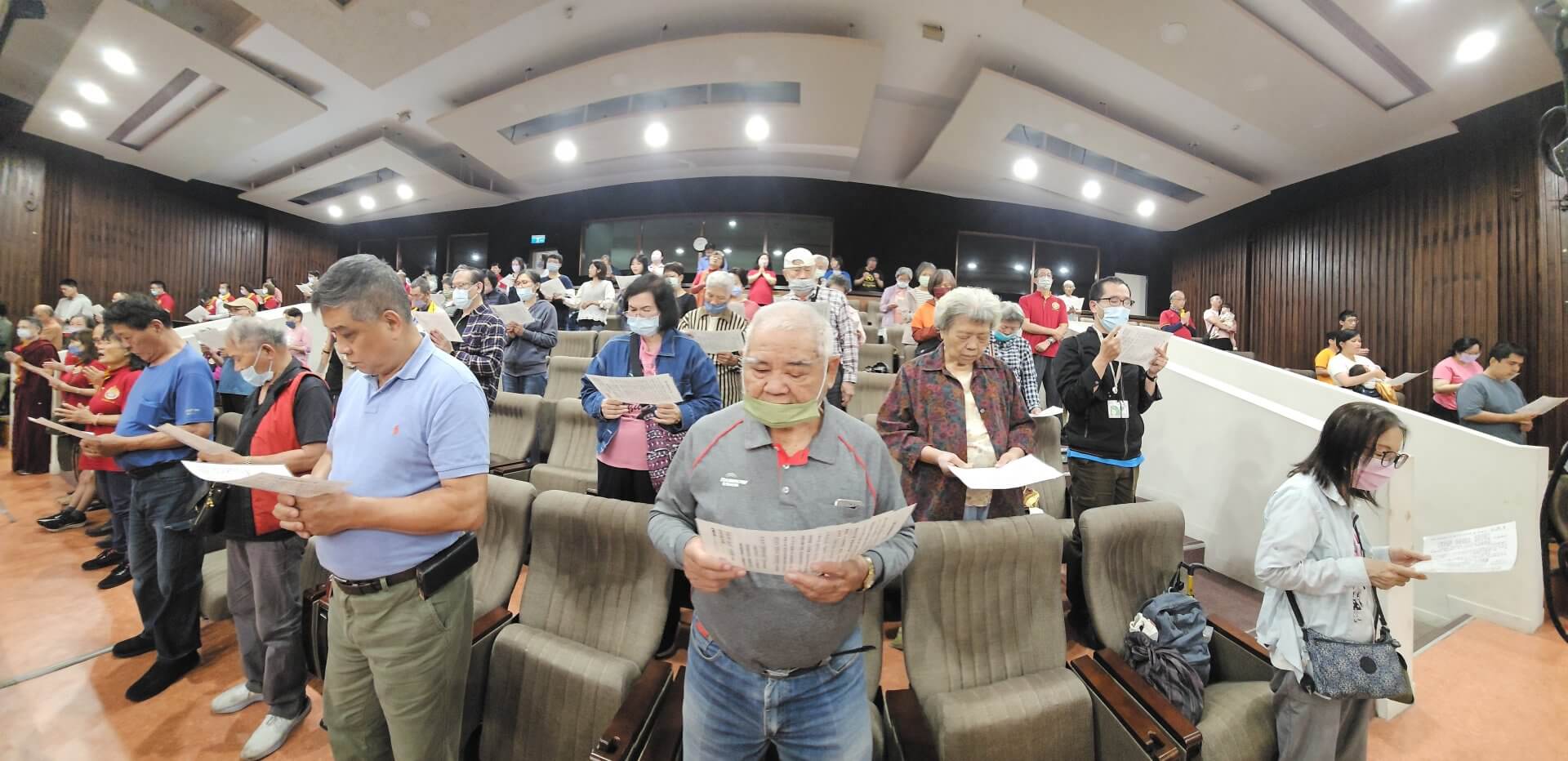 世界佛教正心會於嘉義大學舉辦法會，來自各地信眾虔誠誦經祈福