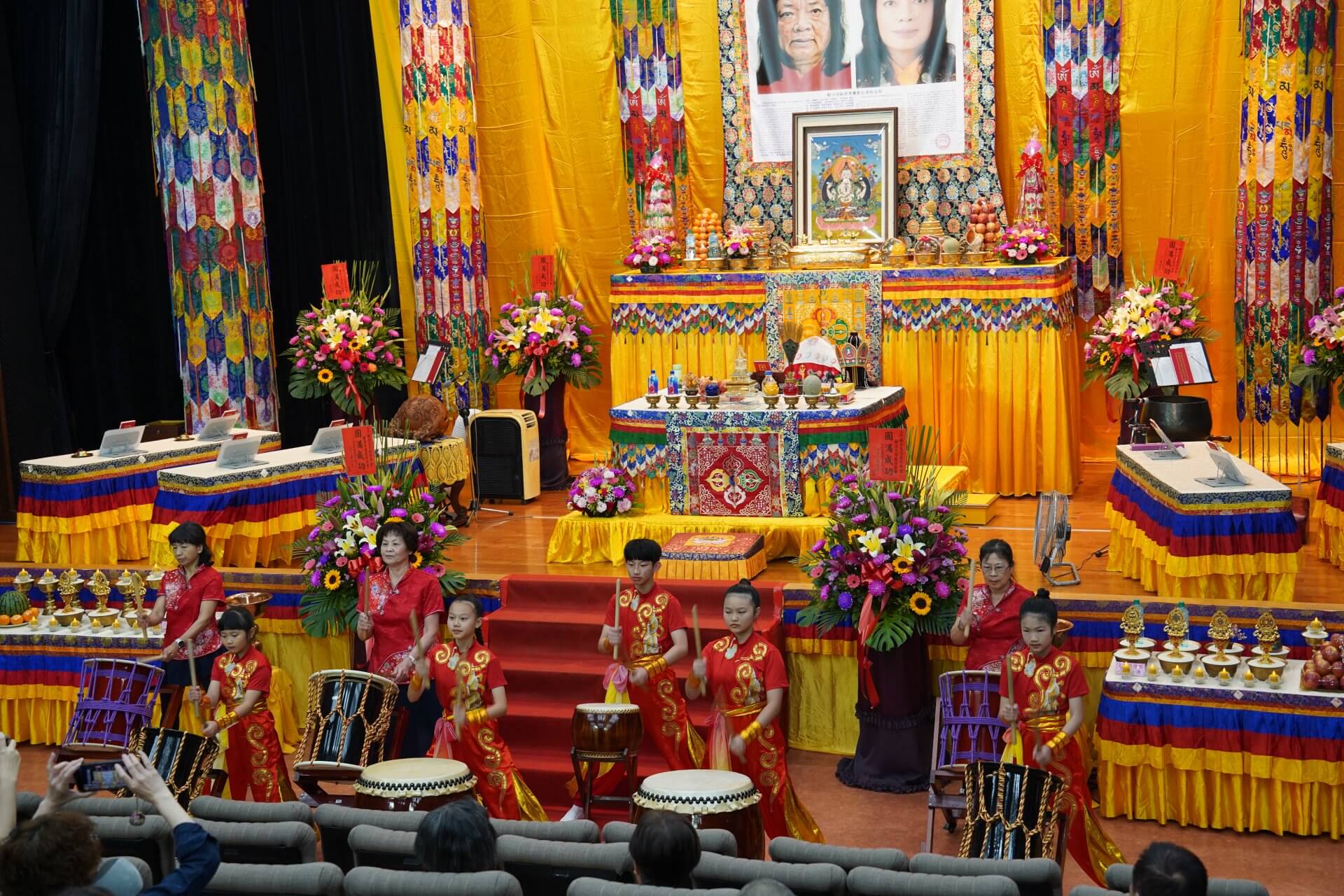 世界佛教正心會於嘉義大學舉辦法會，鼓點音樂藝術團以霸氣太鼓聲拉開法會序幕