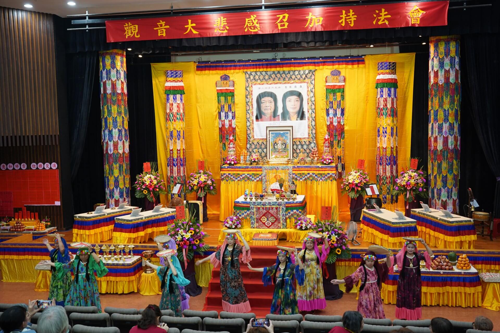 世界佛教正心會於嘉義大學舉辦法會，嘉義縣外婆橋關懷協會以阿拉伯農村祈福舞樂藝供佛