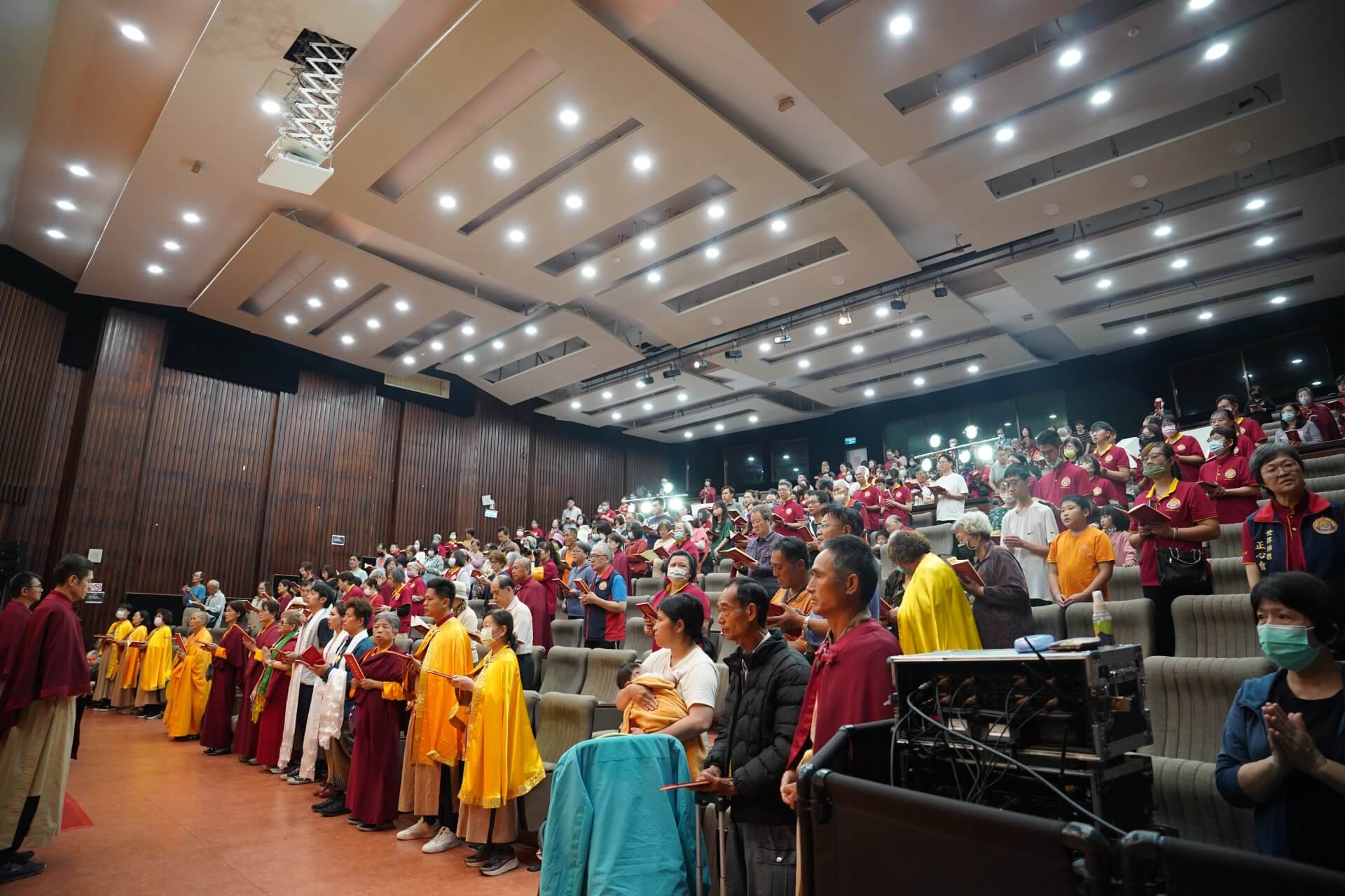 世界佛教正心會於嘉義大學舉辦法會，來自各地信眾虔誠誦經祈福