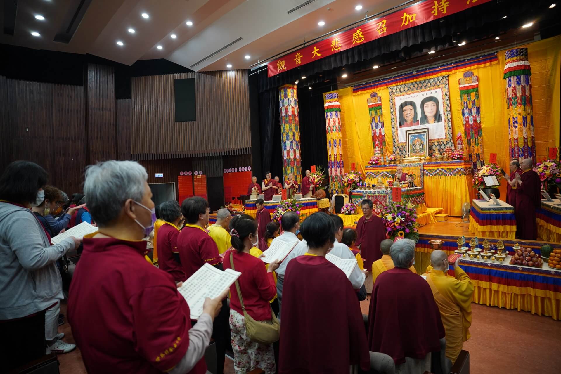 世界佛教正心會於嘉義大學舉辦法會，來自各地信眾虔誠誦經祈福