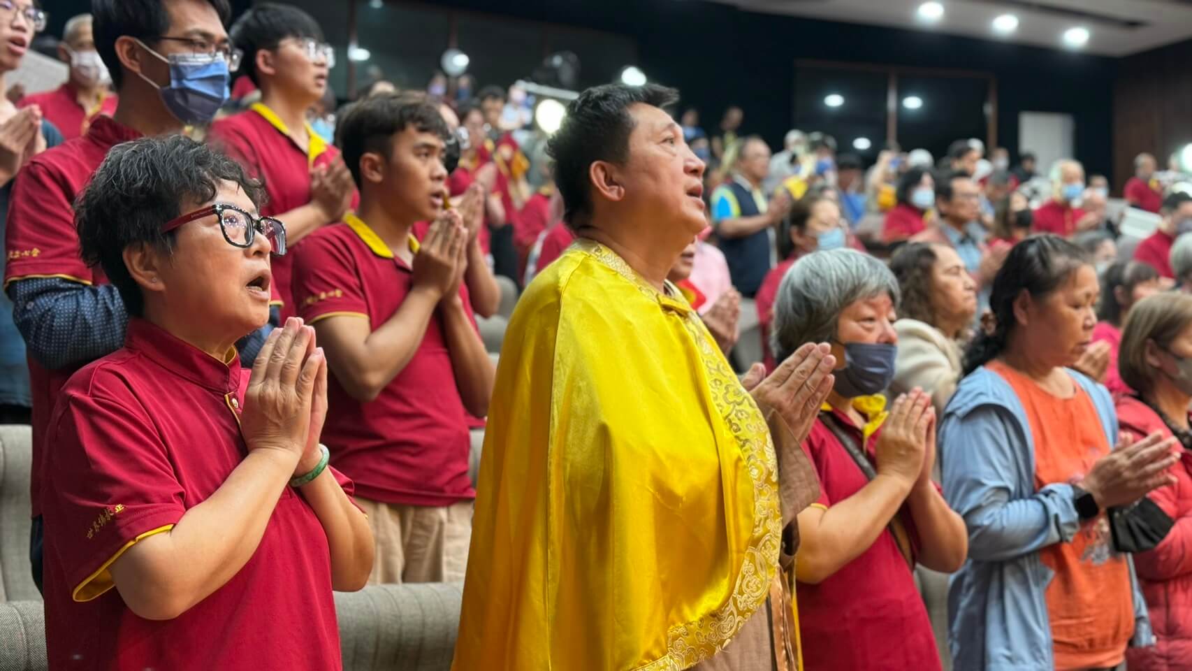 世界佛教正心會於嘉義大學舉辦法會，來自各地信眾虔誠誦經祈福
