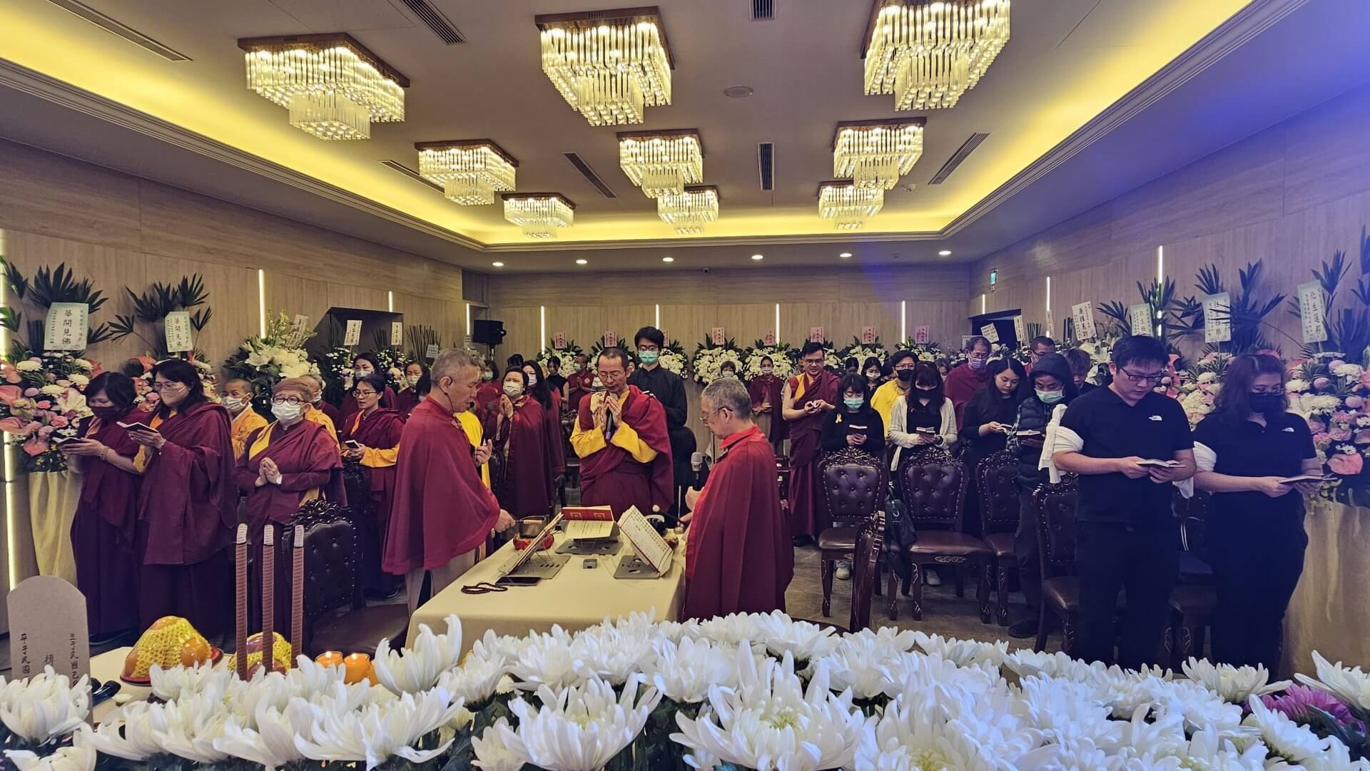 告別式當天感謝所有正心會師兄師姐誦經念佛為同修送行