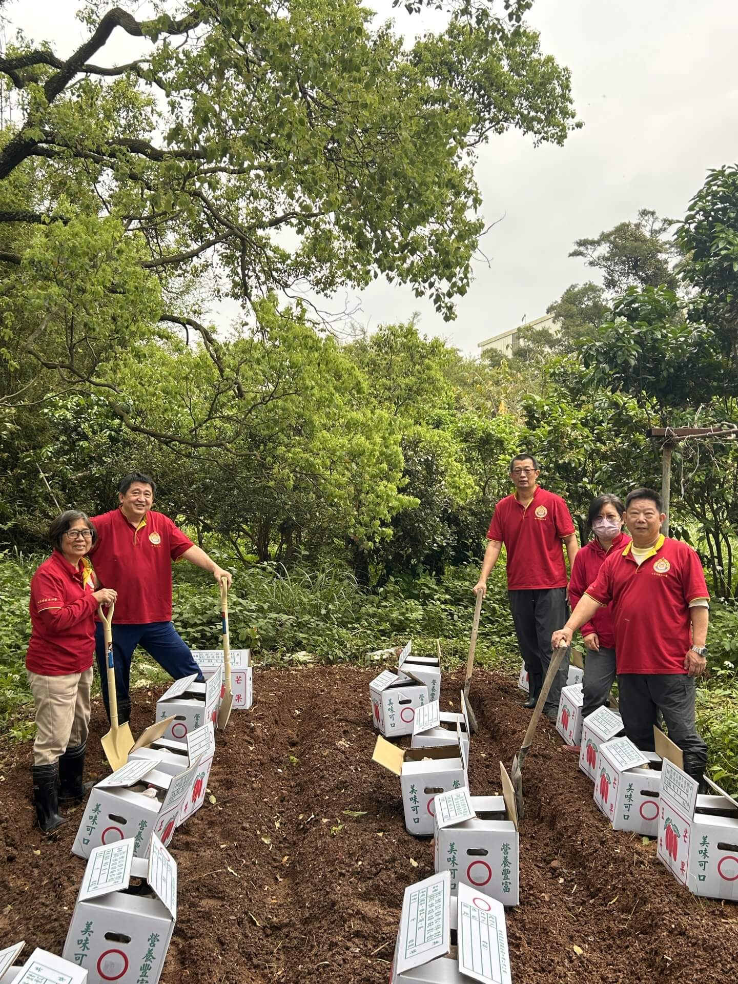 世界佛教正心會舉辦一年一度清明法會，法會圓滿後放生地龍三十萬尾