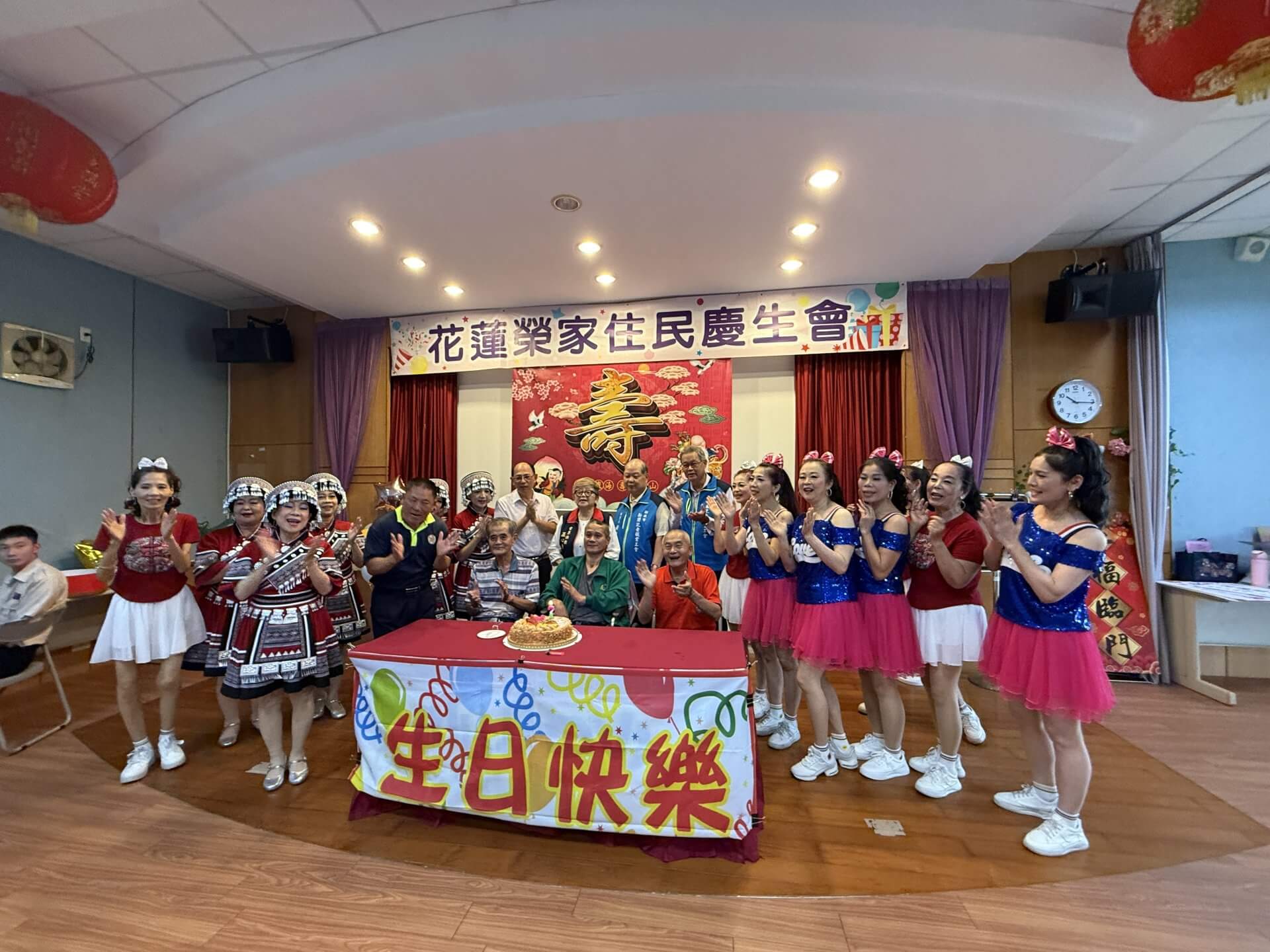 世界佛教正心會公益關懷送愛心到花蓮榮家,開心參與長輩慶生會