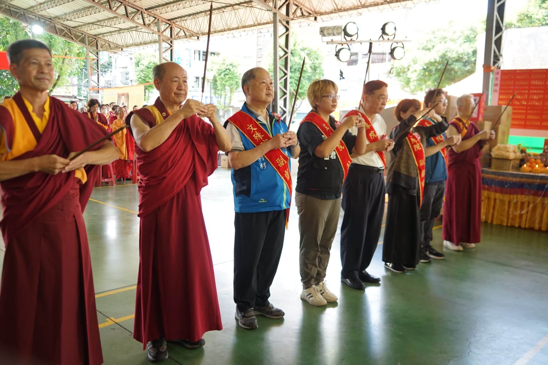 世界佛教正心會舉辦地藏法會，本會卓理事長領貴賓上香祈福