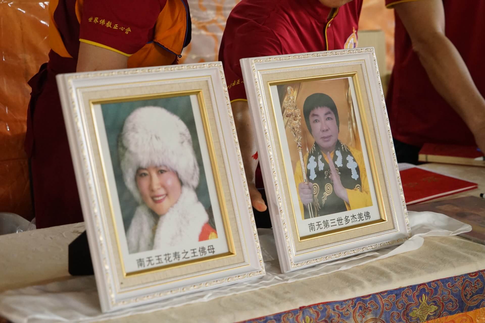 南無第三世多杰羌佛.南無玉花壽之王佛母法照殊勝莊嚴