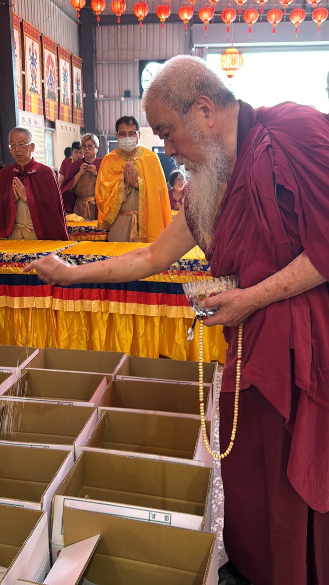 世界佛教正心會啟建恭祝觀世音菩薩成道紀念日暨護生法會,本會指導金剛上師恆性嘉措仁波且法水加持放生地龍